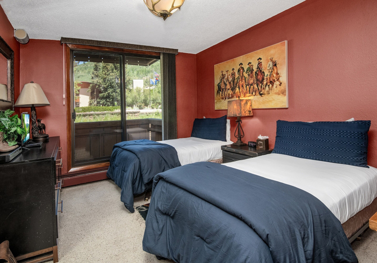 Room 4, Scorpio #101 2 Bedroom Condo, Eagle