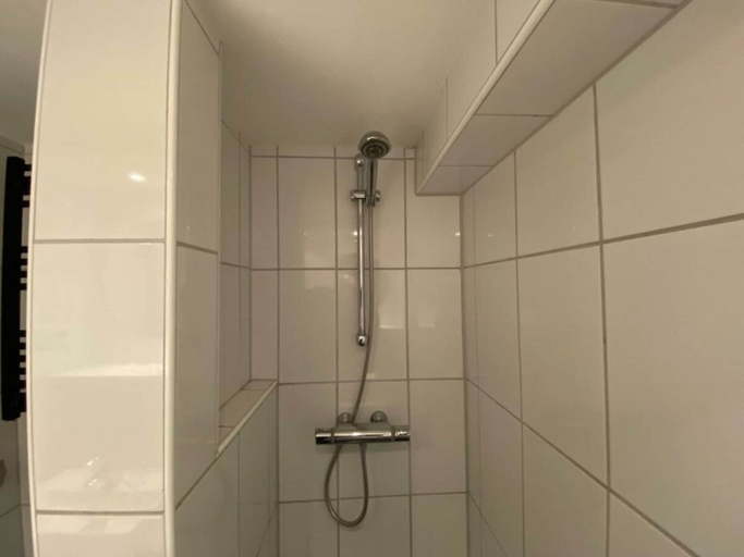 Bathroom 4, Holiday Home in Beekbergen With Terrace, Apeldoorn