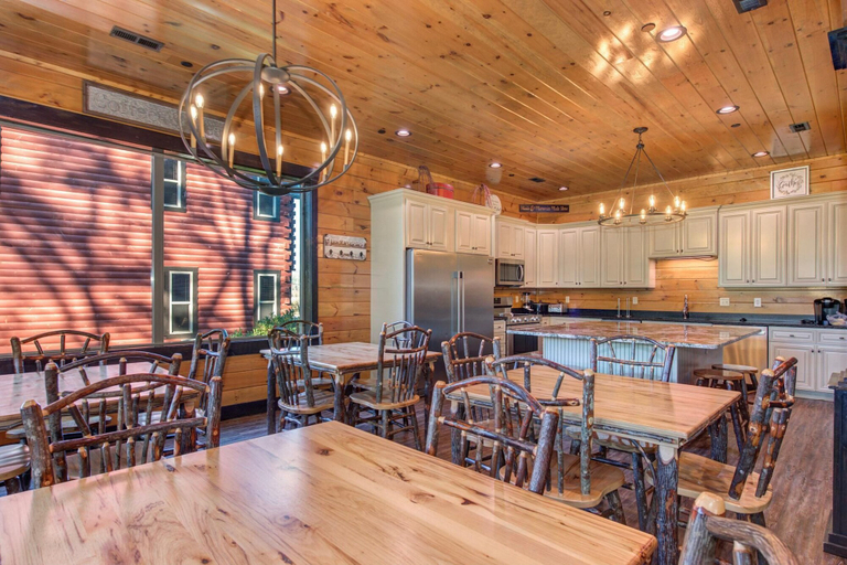 Food & Drinks 5, The Big Poplar Retreat, Sevier