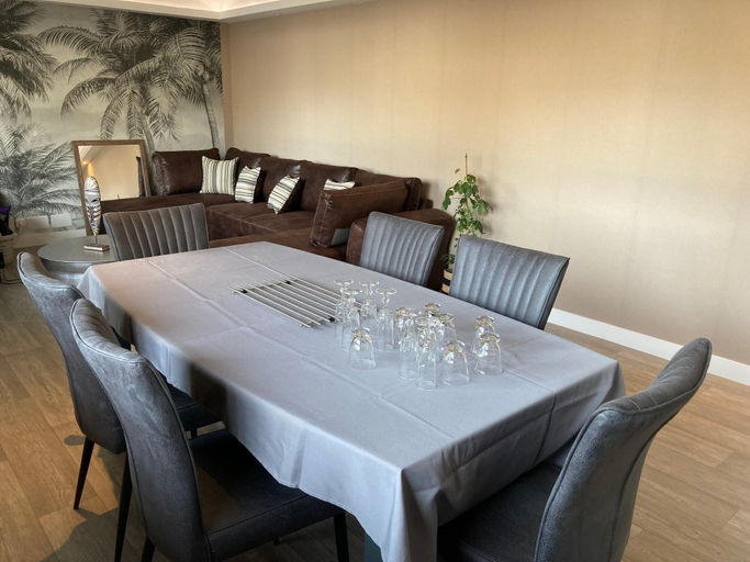 Dining, Quiet Designer Apartment in Fecamp, Seine-Maritime
