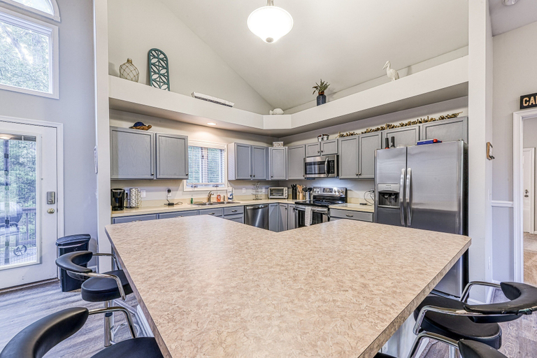 Private kitchen 5, Dog-friendly Home With Free Wifi, Central AC, Firepit, & Furnished Deck, Louisa