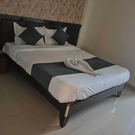 Room 3, Udupi Grand Lodging and Boarding, Pune