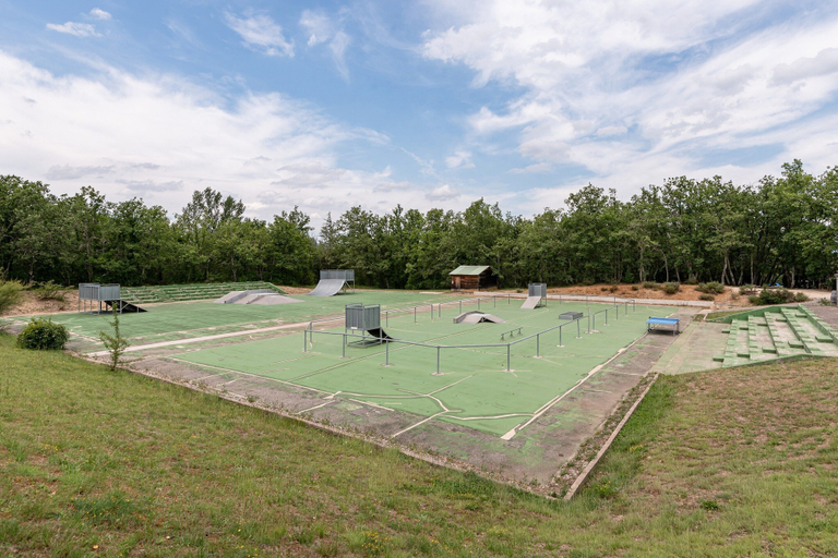 Sport court 4, Spacious Duplex Retreat for 8, Ardèche