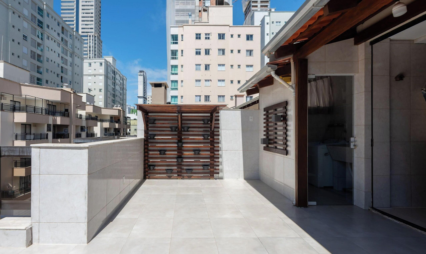 Property grounds, Apt w/ BBQ 80 m From the Beach Pat0402, Itapema