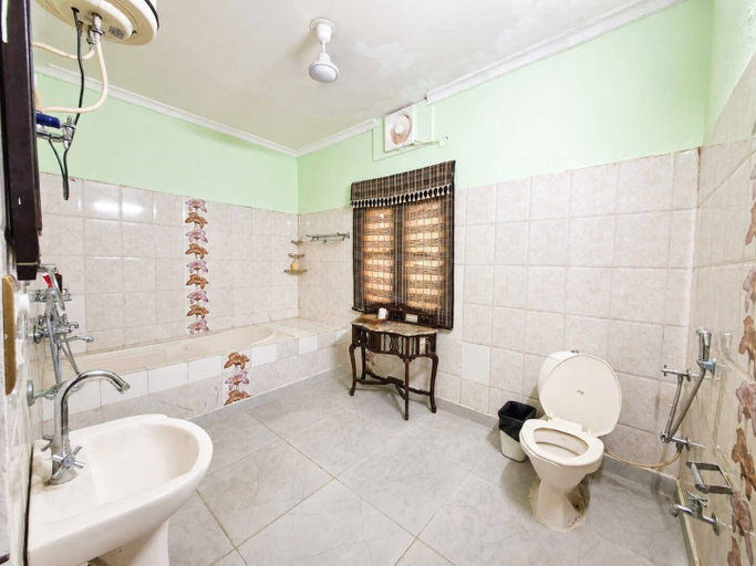 Bathroom 4, Suroth Mahal, Karauli