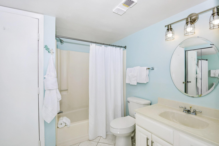 Bathroom, Estero Beach & Tennis 804-c, Lee