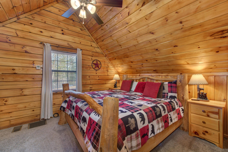 Room 2, Lil Smoky Mountain Retreat, Sevier