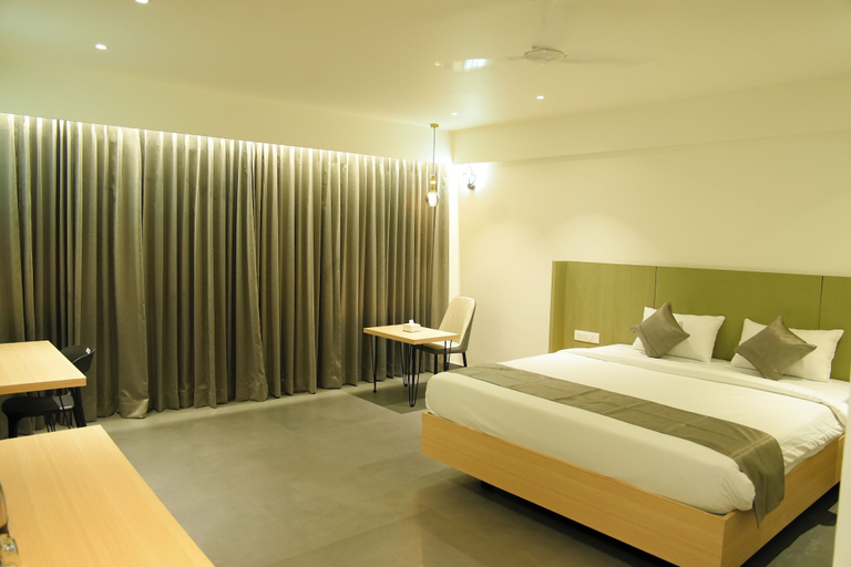 Room 5, Hotel The Nature Regency, Satara