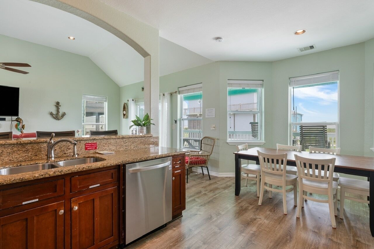 Private kitchen 3, Sol Searcher 3 Bedroom Home, Galveston