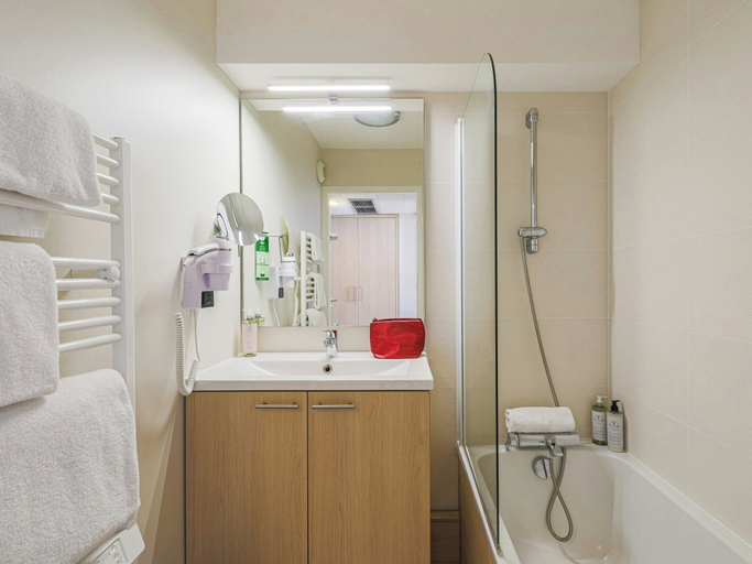 Bathroom 4, Residhome Caserne de Bonne, Isère