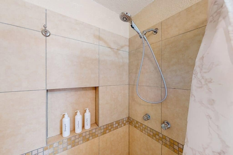 Bathroom 5, Inviting Apartment Across From the Beach With Pool, Grill, Balcony & Golf Nearby, La Paz
