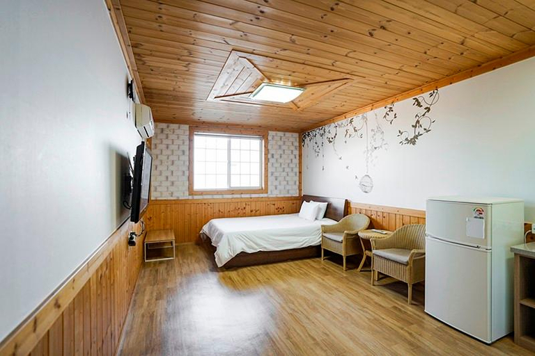 Bedroom 2, Yeosu Hyangirampunggyeong Pension, Yeosu