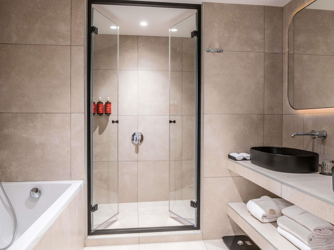 Bathroom 3, Pullman Lyon, Rhône