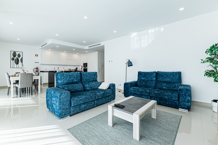 Room 5, Adega Deluxe Pool and Gym Top Location, Lagos