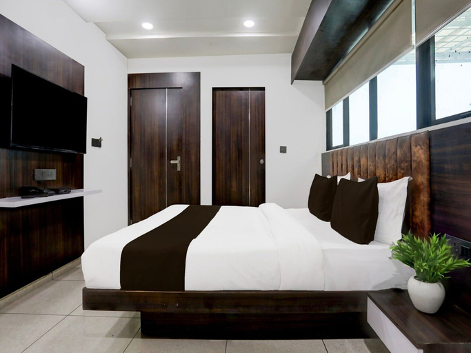 Room 2, Super Deluxe Roomnana Chiloda Near Airport, Gandhinagar