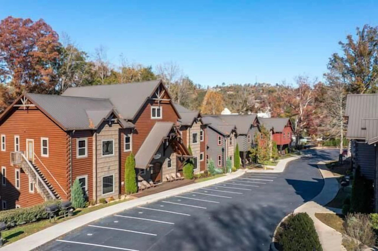 Exterior & Views 2, The Big Willow Retreat, Sevier