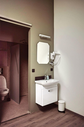 Bathroom 3, Hotel Duus by Keflavik Airport, Reykjanesbær