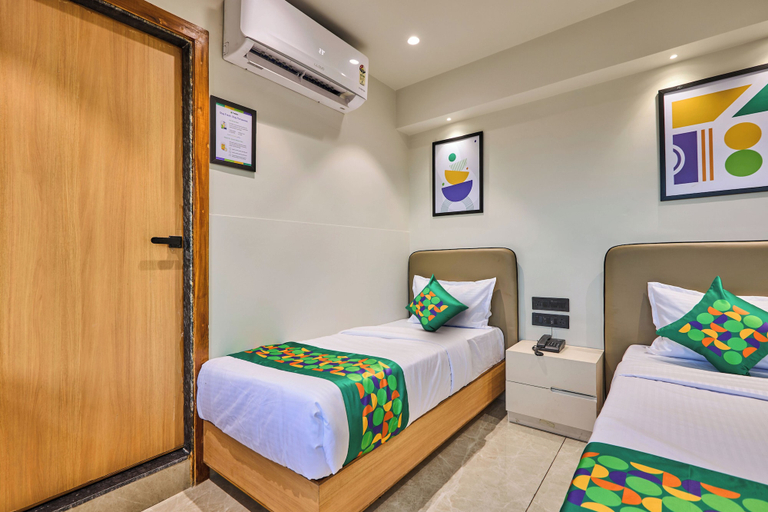 Room 5, Treebo Rio Crown Palace, Ahmadabad