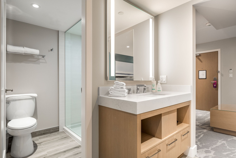 Bathroom 5, Coast Tsawwassen Inn, Greater Vancouver