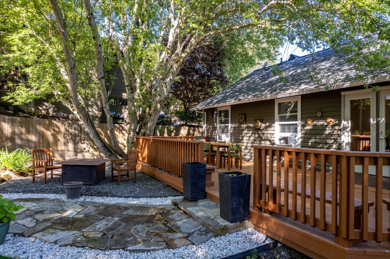 Terrace/patio 3, Easy Stay 3 Bedroom Home, Hood River