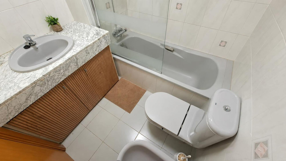 Room 3, Port 14 in Llan With 2 Bedrooms and 2 Bathrooms, Girona