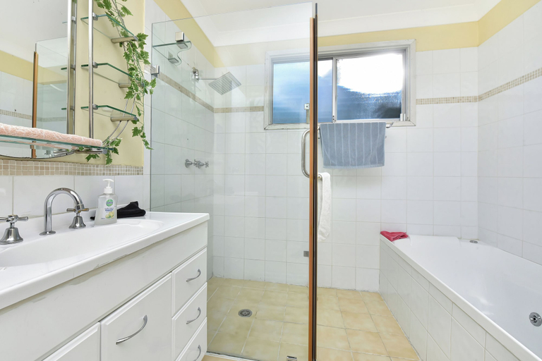 Bathroom 4, Coal d' Vine Cottage - Cessnock NSW, Cessnock