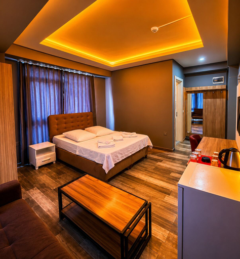 Others 5, sist34 suit otel, Merkez