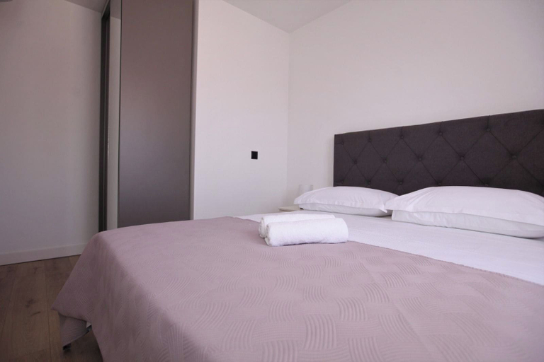 Room 4, Stunning Seaside Villa PIA First Floor, Okrug