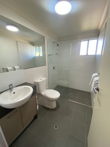 Bathroom 3, Dooleys Springsure Tavern and Motel, Bauhinia