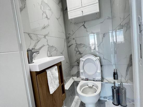 5, Bedroom - Serene with Chinese-Parisian Warmth, Seine-Saint-Denis