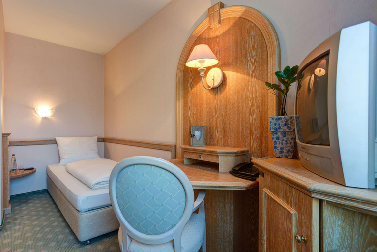 Bedroom 4, Hotel Stern by EMPA, Ulm