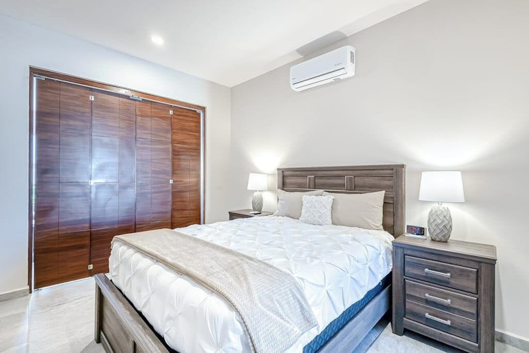 Room 4, Stunning Oceanfront Luxury Apartment With Spacious Balcony Perfect for Families, La Paz