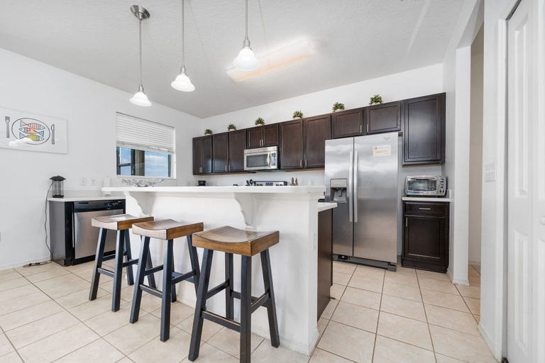 Private kitchen 5, 7BR Crystal Cove Home With Lake View & Pool, Osceola