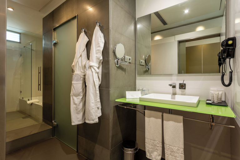 Bathroom 5, La Finca Resort, Alicante