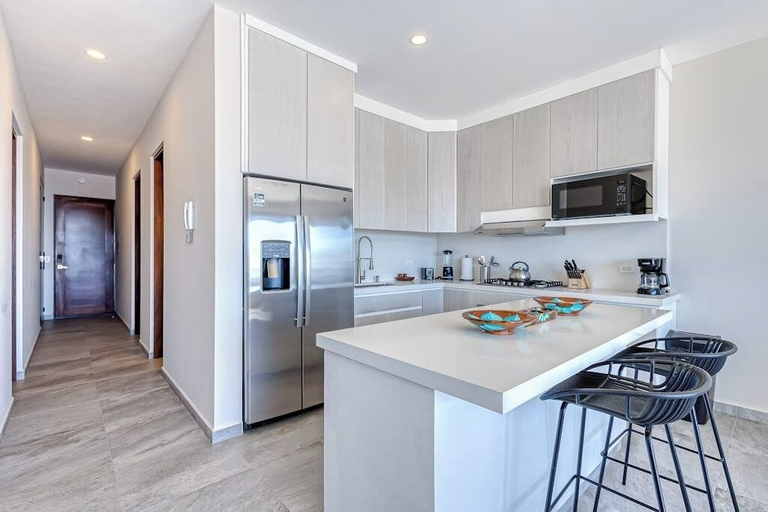 Private kitchen 2, Stunning Oceanfront Luxury Apartment With Spacious Balcony Perfect for Families, La Paz