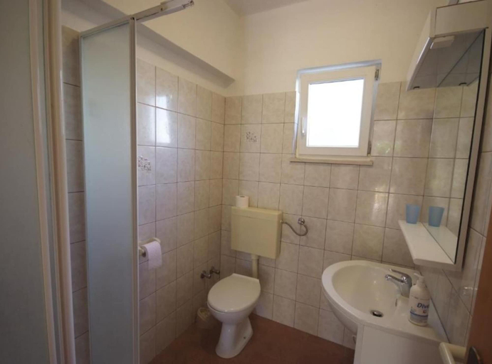 Bathroom 3, Apartments Gogi, Okrug