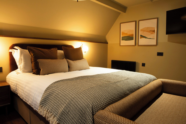 Bedroom 3, The Wheatley Arms, Bradford