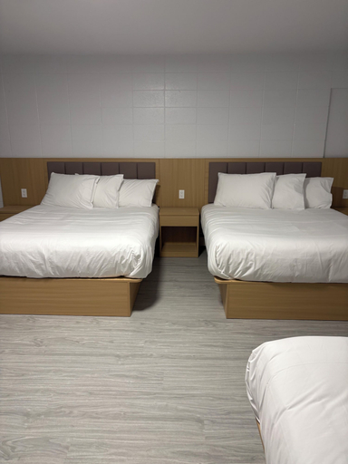 Room 5, Rundle Inn and Suites, Division No. 11