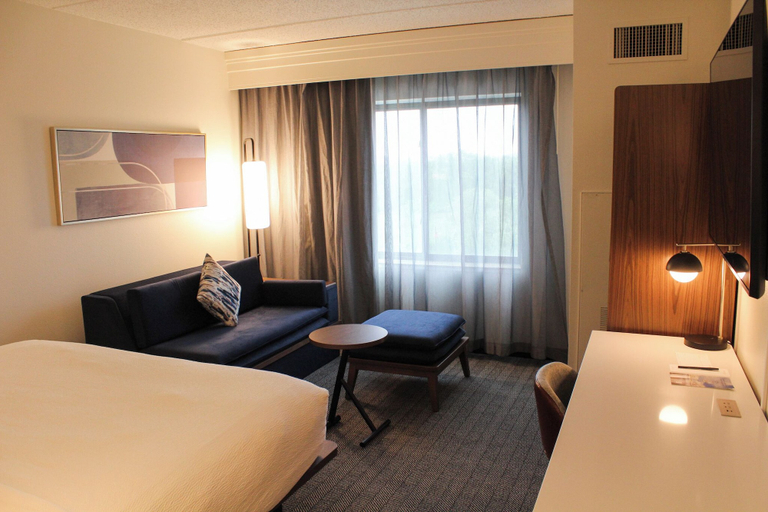 Bedroom 3, Courtyard by Marriott Pittsburgh North/Cranberry Woods, Butler