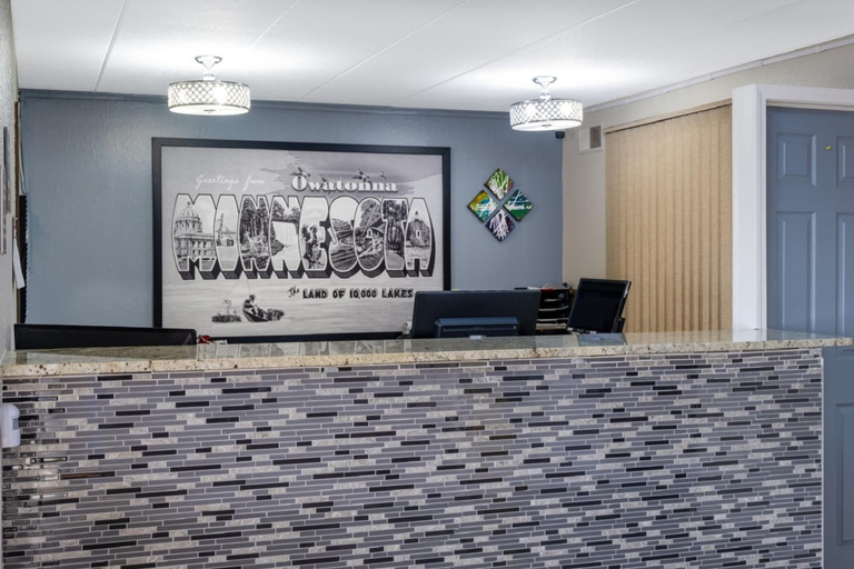 Front of property, Coratel Inn & Suites by Jasper Owatonna, Steele