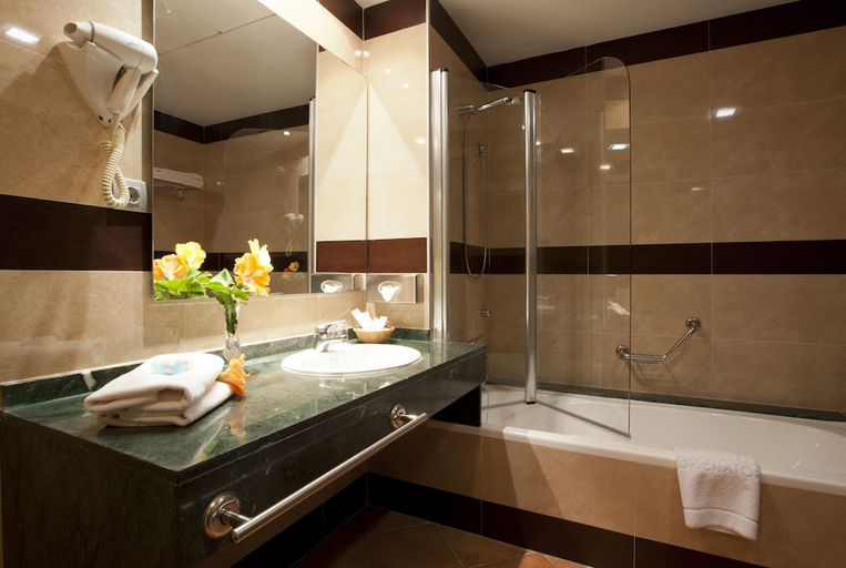 Bathroom 5, Playazimbali, Almería