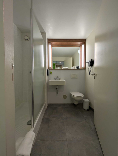 Bathroom 5, Campanile Villejust - ZA Courtaboeuf, Essonne