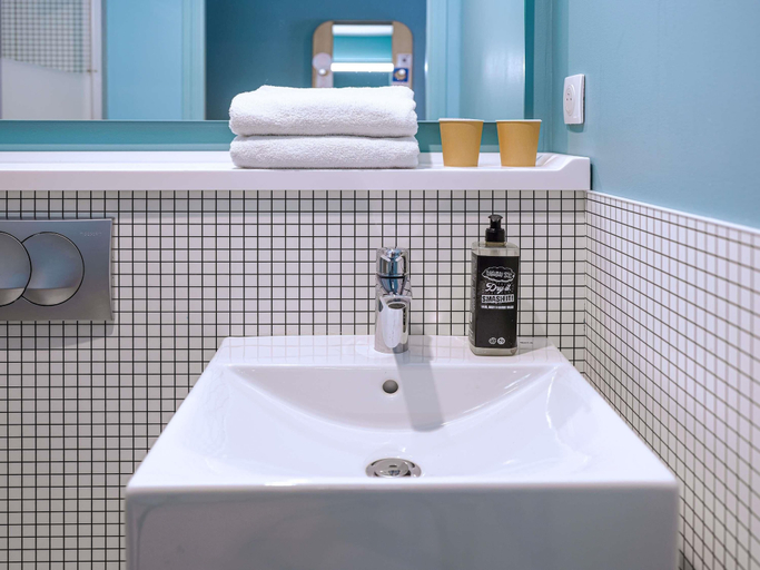 Bathroom 3, ibis budget Bourg en Bresse, Ain