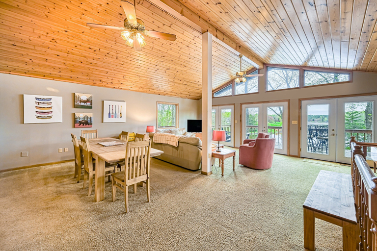 Living area 4, Lovely Lakefront Home With Private Brand-new Dock, Game Room, Beach, Boat Access, Spotsylvania