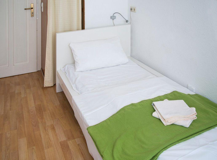 Bedroom 4, Hemingway`s Heidelberg Hostel, Heidelberg