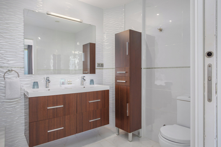 Bathroom 3, Marivent Apartments by Brava Hoteles, Girona