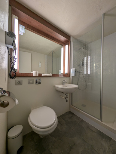 Bathroom 5, Campanile Villejust - ZA Courtaboeuf, Essonne