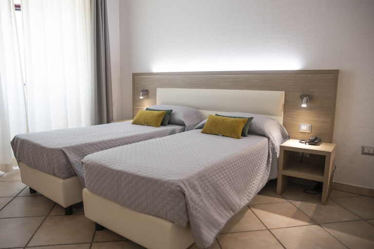 Bedroom 2, HOTEL IL VIALETTO, Sassari