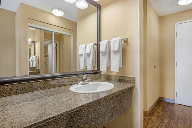 Bathroom 4, Best Western Plus Ocean View Resort, Clatsop
