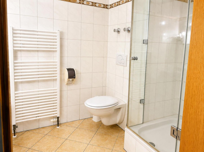 Bathroom 5, Hotel Schatten, Garmisch-Partenkirchen